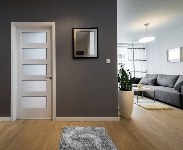 Avropa Qapıları — qapı interyerdə